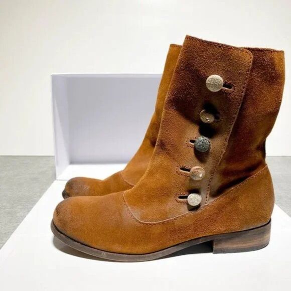 Steve Madden Faris Vintage Brown Suede Boots with Multiple Buttons Womens - Picture 2 of 5